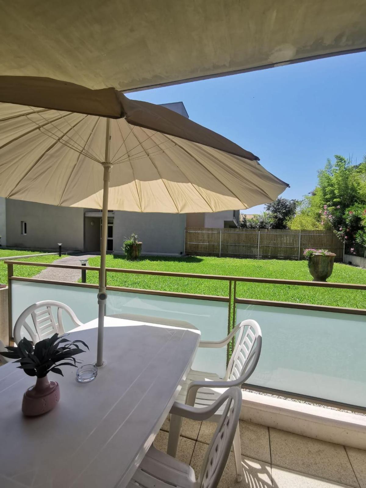 Apartment Avec Terrasse *